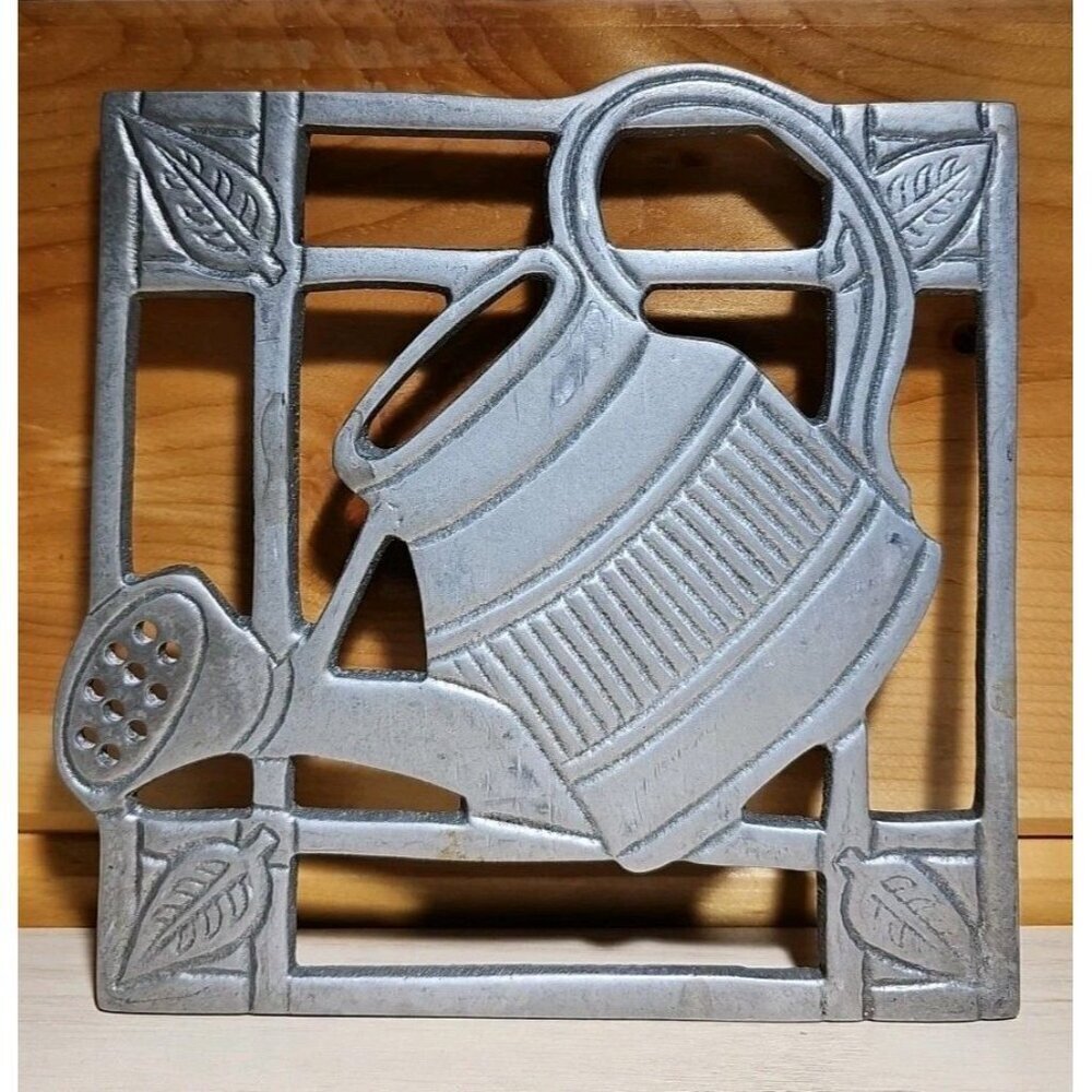 Trivet Garden Watering can 7" from Cardinal Home made India